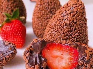 imagem do produto Coxinha de chocolate belga com morango