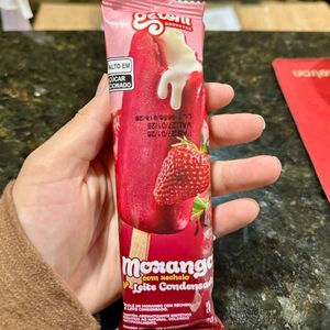 imagem do produto MORANGO COM RECHEIO DE LEITE CONDENSADO PICOLÉ 