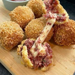 imagem do produto Bolinho de carne seca 6 unid