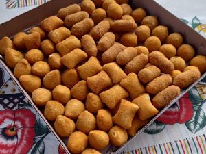 imagem do produto Acima de 100 Salgados + Molhos Grátis