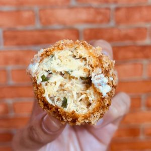imagem do produto Chicken crunchy (Coxinha sem massa porção de 3).