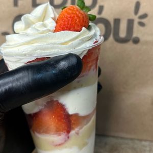 imagem do produto Copo da felicidade ninho com morango 