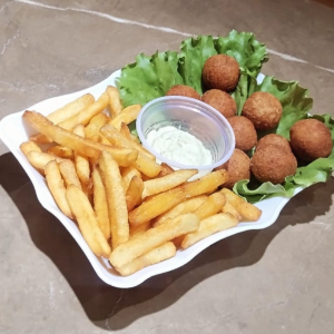 imagem do produto bolinho de bacalhau com fritas