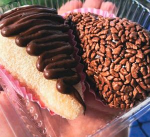 imagem do produto Coxinhas Gourmet de morango Ninho e brigadeiro