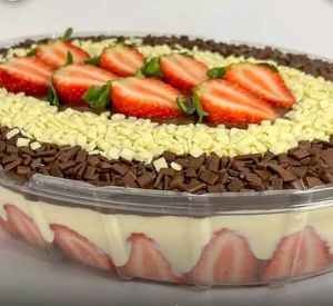 imagem do produto Surpresa na travessa Morango (G)