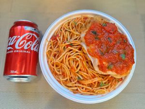 imagem do produto Espaguete & Parmegiana Frango + lata Coca normal + R$ 14,99 leve outra marmitex