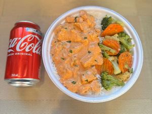 imagem do produto Strogonoff Frango & Legumes + lata Coca normal + R$ 14,99 leve outra marmitex