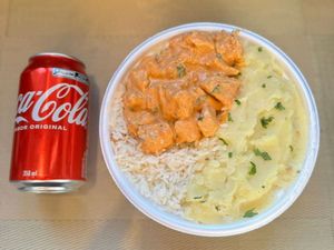 imagem do produto Strogonoff Frango & Purê + lata Coca normal + R$ 14,99 leve outra marmitex