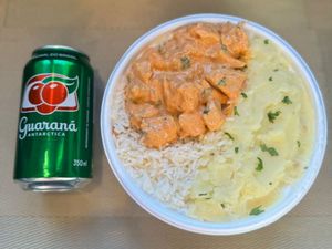 imagem do produto Strogonoff Frango & Purê + lata Guaraná + R$ 14,99 leve outra marmitex