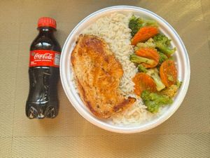 imagem do produto Frango Grelhado & Legumes + Coca Pet + R$ 18,99 leve outra marmitex