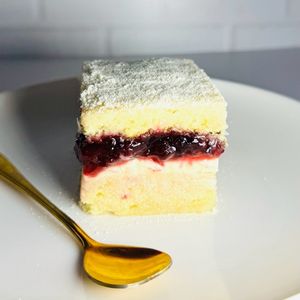 imagem do produto Bolo Gelado - Leite Ninho com Frutas Vermelhas 