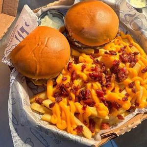 imagem do produto 02 clássicos + batata frita