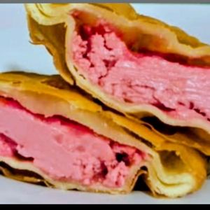 imagem do produto PASTEL MÉDIO DE CREME DE MORANGO