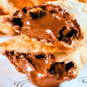 imagem do produto PASTEL MÉDIO DE CHOCOLATE PRETO