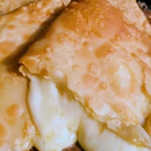 imagem do produto PASTEL MÉDIO DE QUEIJO