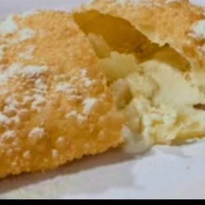 imagem do produto PASTELÃO DE CREME DE CHOCOLATE BRANCO COM COOKIES