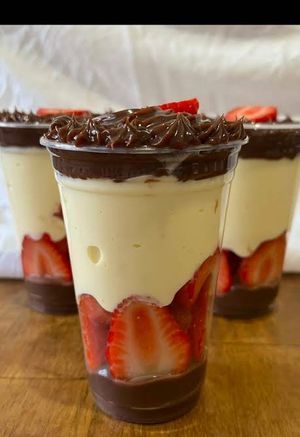 imagem do produto Copo recheado morango (300Ml)