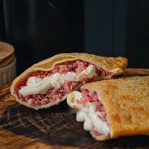 imagem do produto Calabresa c/ Mussarela OU Catupiry?