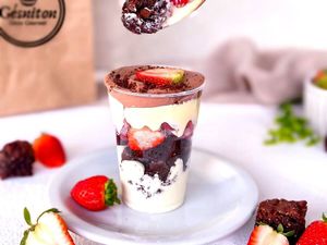 imagem do produto Copo Supremo Brownie & Morango