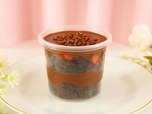 imagem do produto Brownie No Pote Afogadinho Brigadeiro Com Morango Frescos (145ml)