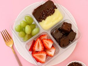 imagem do produto Fondue Brownie c/ Creme de Ninho e Brigadeiro + Morangos e Uvas