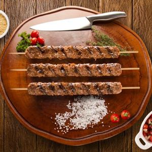 imagem do produto Espetinho de Kafta - Acompanha Vinagrete e Farofa