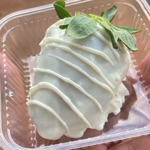 imagem do produto Bombom de morango chocolate branco 