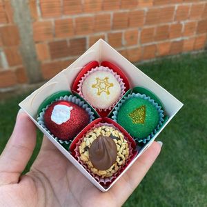 imagem do produto Caixinha com 4 brigadeiros personalizados 