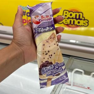 imagem do produto Picolé Talentoso - chocolate branco com passas