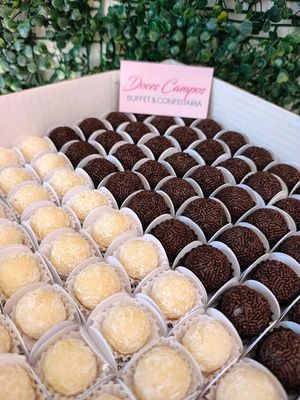imagem do produto 100 docinhos caseiros: Brigadeiro e Beijinho