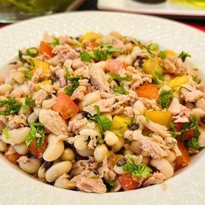 imagem do produto Filé de peixe com salada de feijão fradinho c/ bacalhau