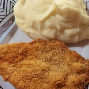 imagem do produto Filé de frango à milanesa com purê 