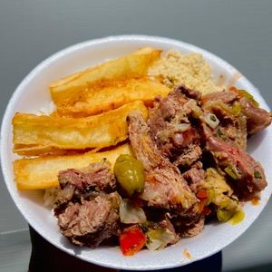 imagem do produto Carne seca ao molho com aipim frito 