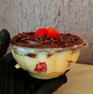 imagem do produto Bombom no Pote de Morango