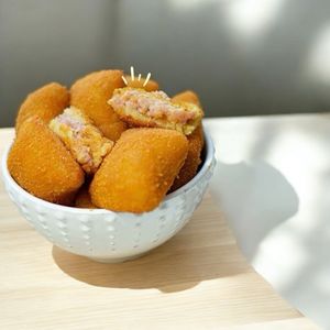 imagem do produto Risole de presunto e queijo frito 