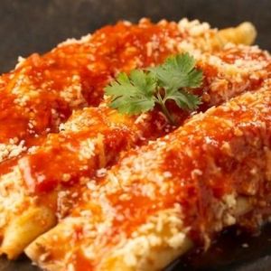 imagem do produto Panqueca de frango com macarrão e purê de batata