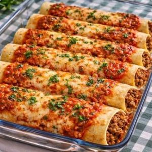 imagem do produto Panqueca de carne com macarrão e purê de batata