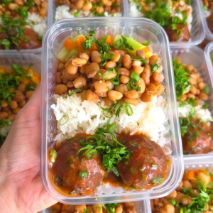 imagem do produto Almôndegas + arroz + feijão de caldo + salada de verdura cozida