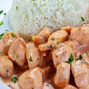 imagem do produto STROGONOFF DE FRANGO COM PURÊ E ARROZ