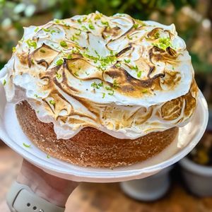 imagem do produto Bolo de laranja com cobertura de merengue italiano