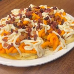 imagem do produto Batata com cheddar e bacon catupiry e calabresa inteiraa