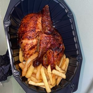 imagem do produto Meio frango assado c/batata frita 