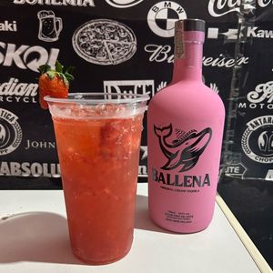 imagem do produto CAIPIRINHA DE MORANGO C/ BALLENA