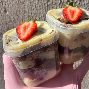imagem do produto Bolo no pote de ninho com morango 