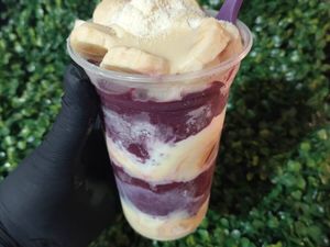 imagem do produto Copo de açaí 550 ml com Banana , Leite em pó e leite condensado.