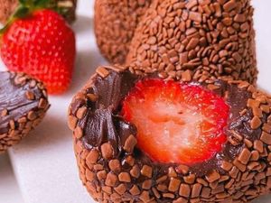 imagem do produto Coxinha de morango com brigadeiro