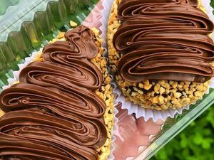 imagem do produto Combo 2 coxinha de morango ferrero rocher