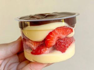 imagem do produto Bombom de morango no pote 140g