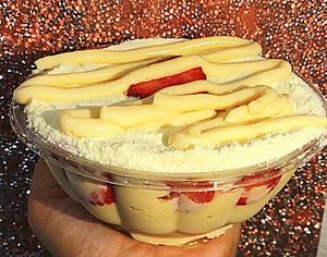 imagem do produto Bombom aberto morango com creme de Ninho 500 ml