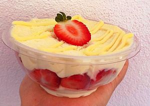 imagem do produto Bombom aberto morango com  creme de Ninho 250 ml